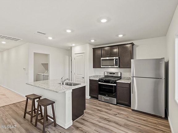 4th image of 21900 E Beacon Point Dr