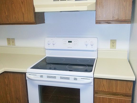 5th image of 213 Somerset Dr