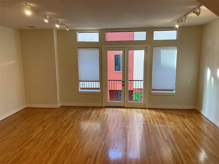 2437 South Blvd #11 — Photo 4