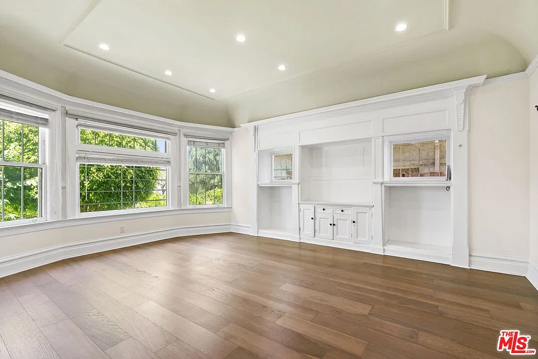 5 bed, 4000 sqft, $6,000 — Photo 3