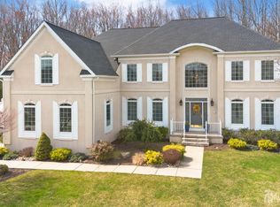 9 Stonegate Dr, Monroe Township, NJ 08831