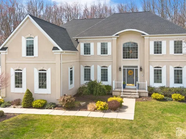 9 Stonegate Dr, Monroe Township, NJ 08831