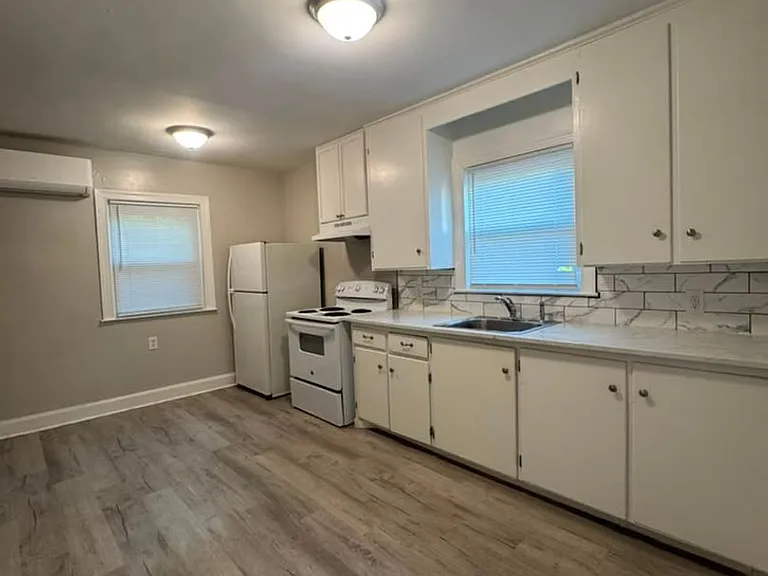 511 Memorial Park Dr — Photo 7