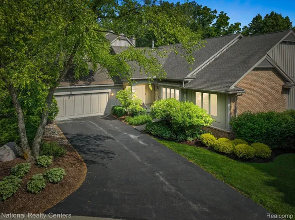 4888 Woodcliff Hill Rd, West Bloomfield, MI 48323