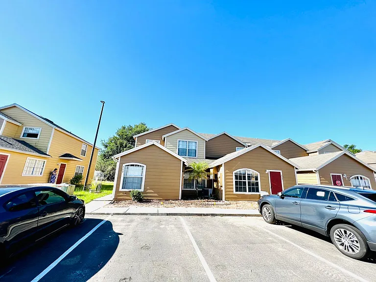 702 Washington Palm Loop #B — Photo 3