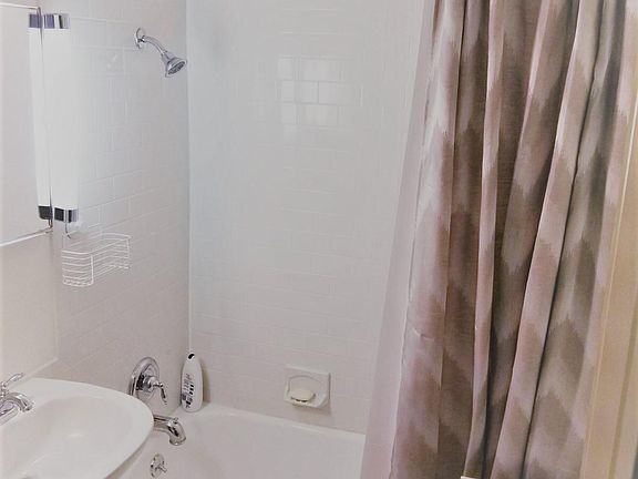3rd image of 4540 Broadway Unit 6-B