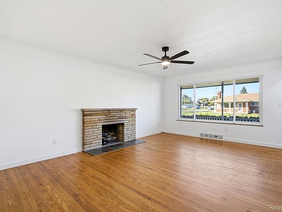 4th image of 29130 Geraldine Ct