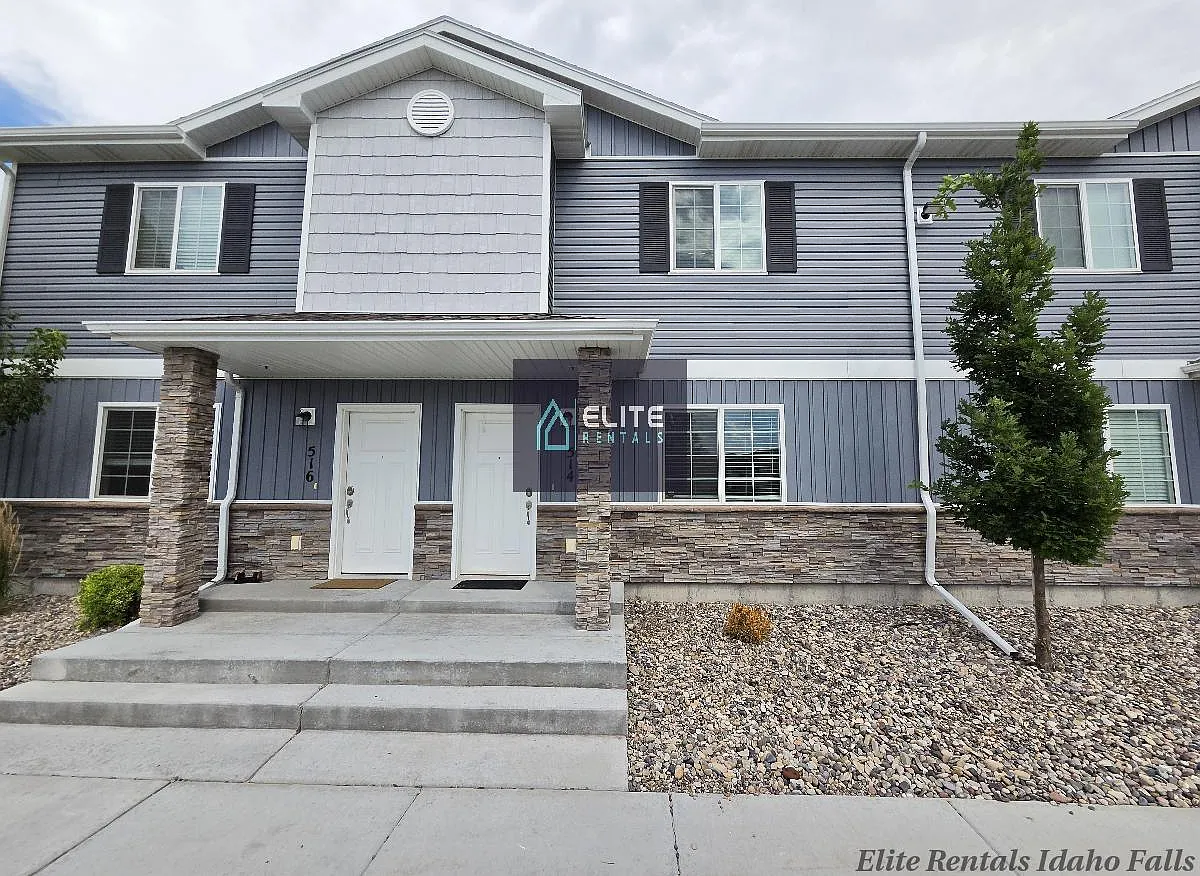 Move In Special! $500 Off First Month's Rent! — Photo 1