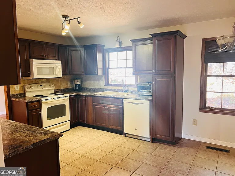 345 Caldwell Cir — Photo 4