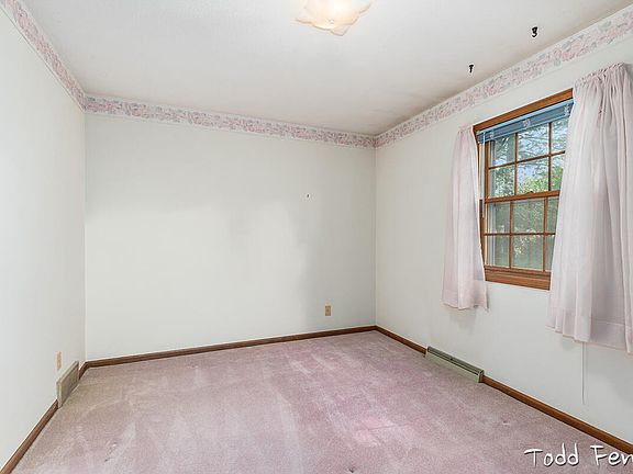 4th image of 8090 Parkway Dr
