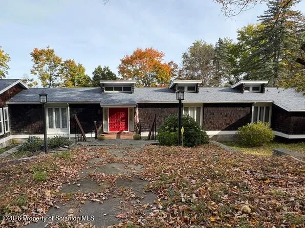 1 Orchard Ln, Clarks Summit, PA 18411