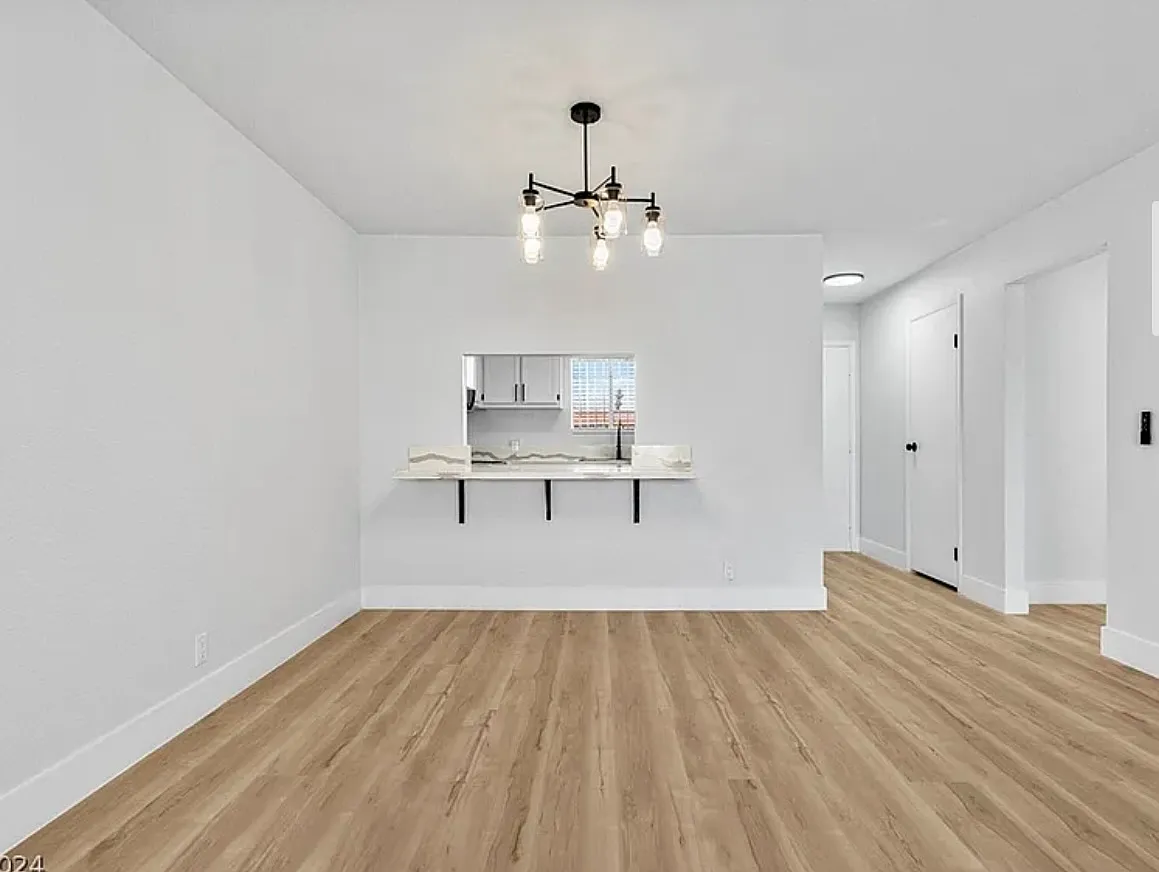 2 bed, 980 sqft, $1,800 — Photo 1
