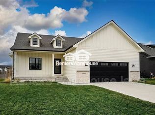 1045 Cedar St, Waukee, IA 50263