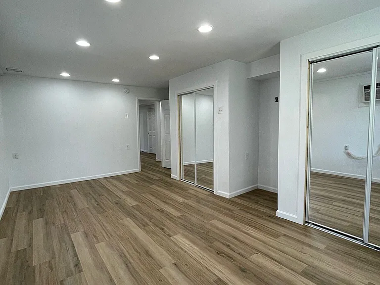5412 York St #B — Photo 4