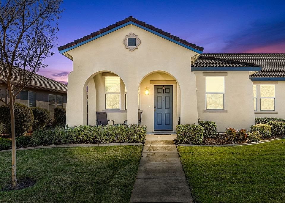 2nd image of 2436 Rose Arbor Dr