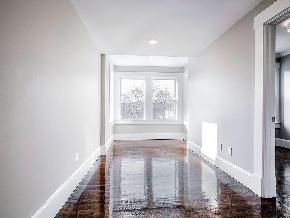 1st image of 59 Strathmore Rd #4