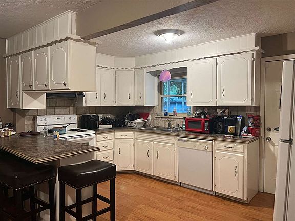 2nd image of 3137 NW Liberty Ave