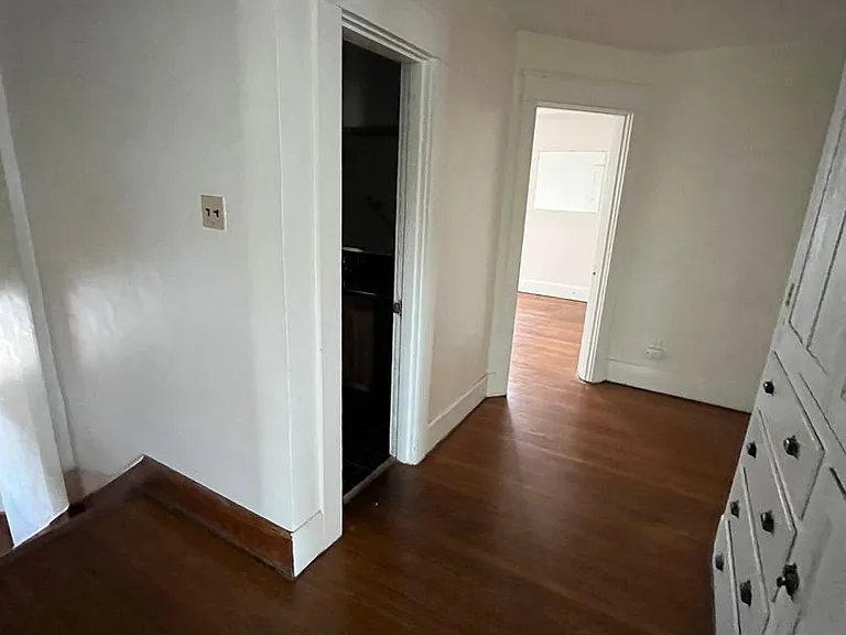 324 E 2nd St — Photo 58