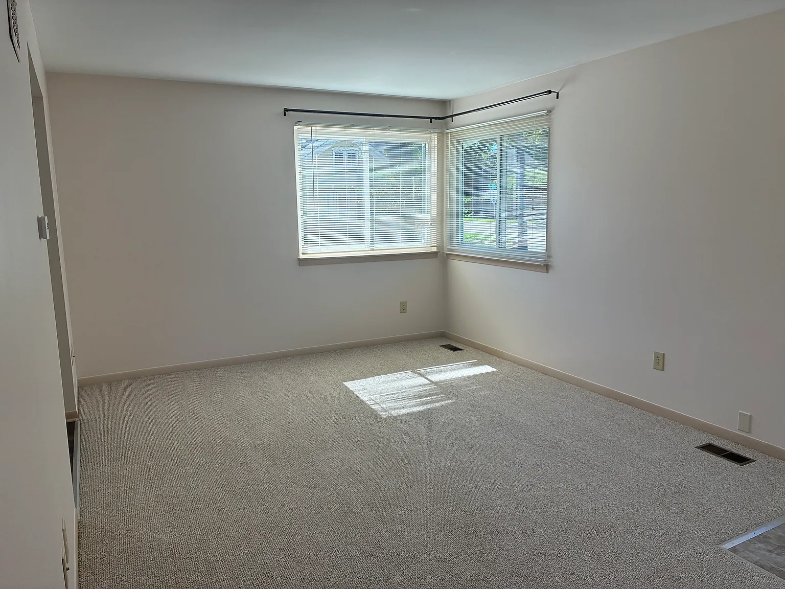 480 Maple St — Photo 4