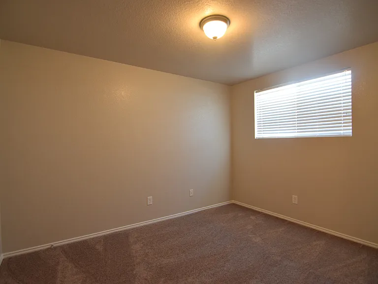 3302 Regency Ct — Photo 12