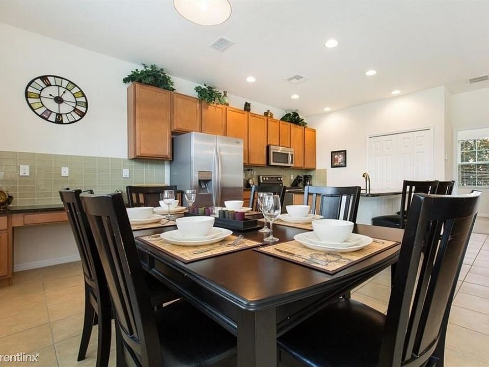 1st image of 940R Las Fuentes Dr