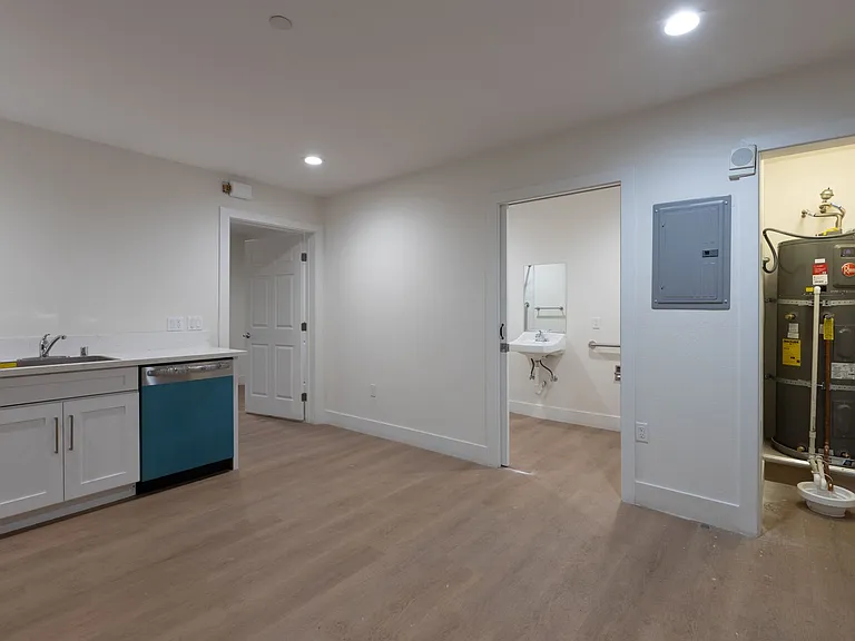7311 S Broadway — Photo 13
