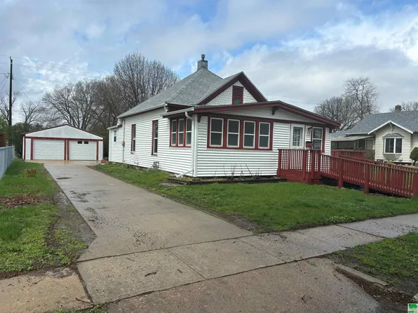 2717 S Glass St, Sioux City, IA 51106