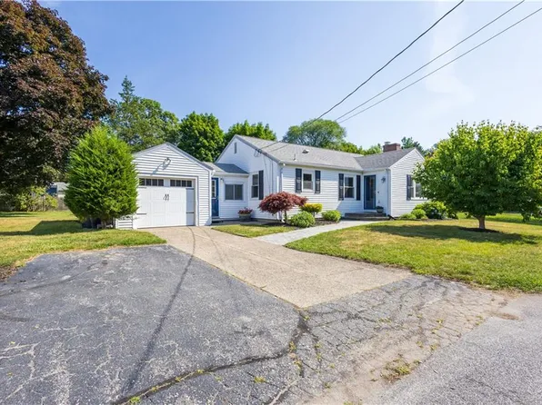 40 Greenfield Rd, Cumberland, RI 02864