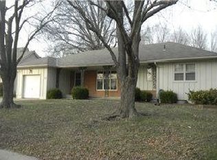 704 SW 4th Ter, Lees Summit, MO 64063