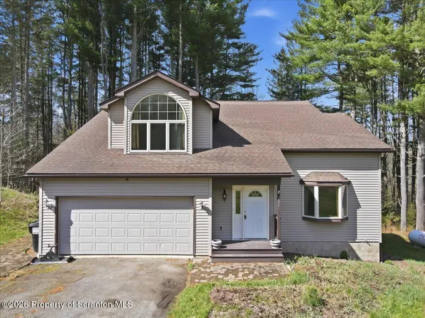 381 Goose Pond Rd, Lake Ariel, PA 18436