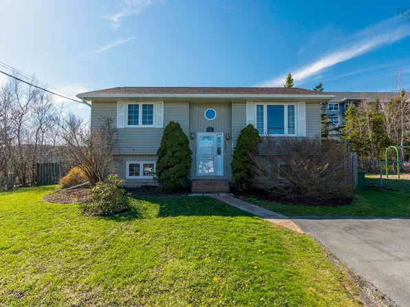 107 Shrewsbury Rd, Halifax, NS B2V 2C4