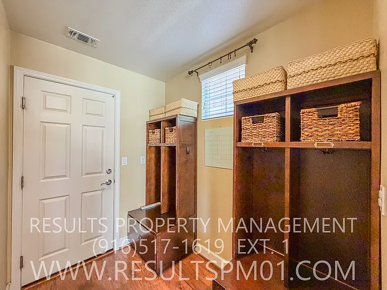 2425 Foxcroft Cir — Photo 21