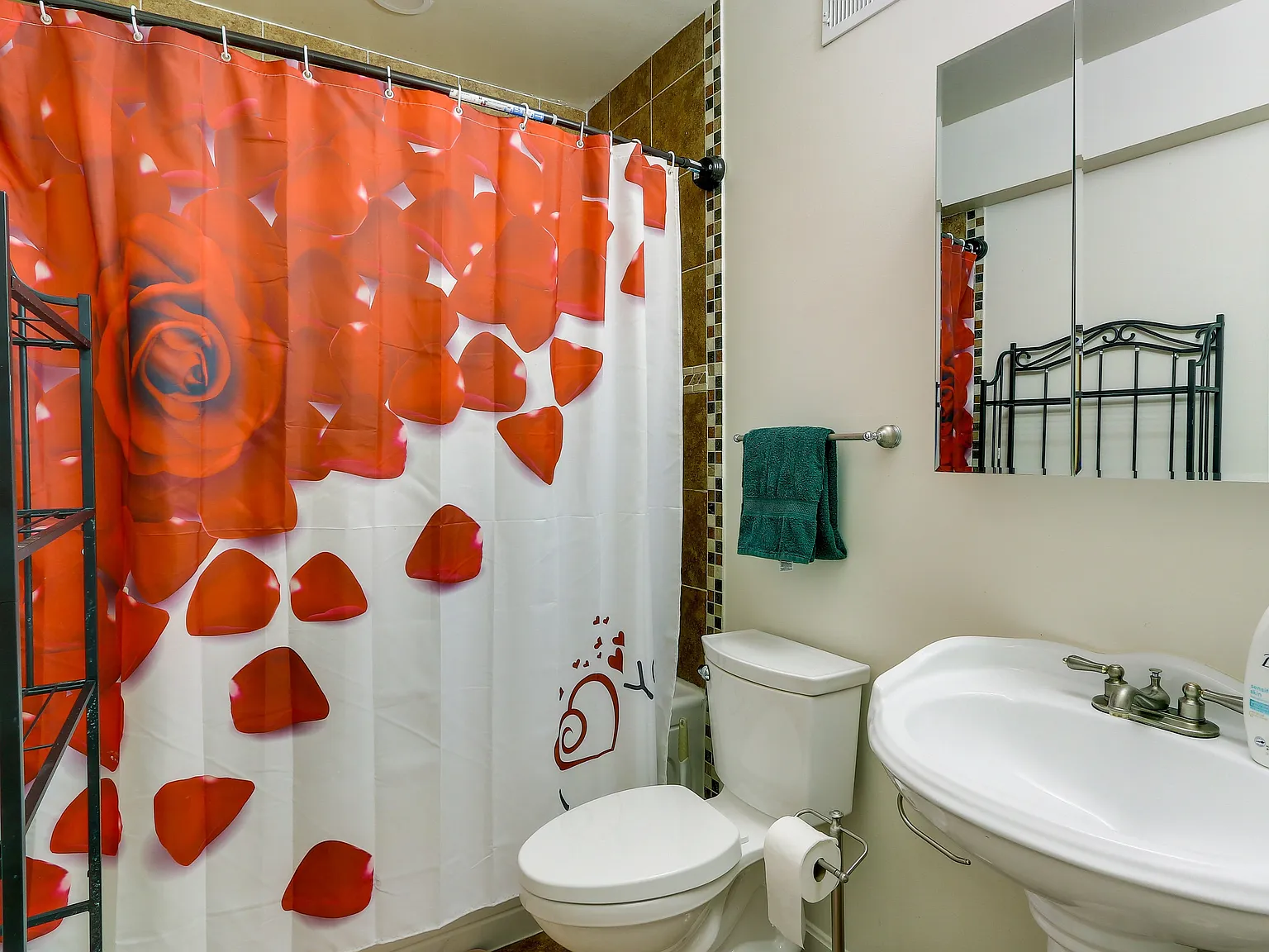 2 bed, 2000 sqft, $2,300 — Photo 3