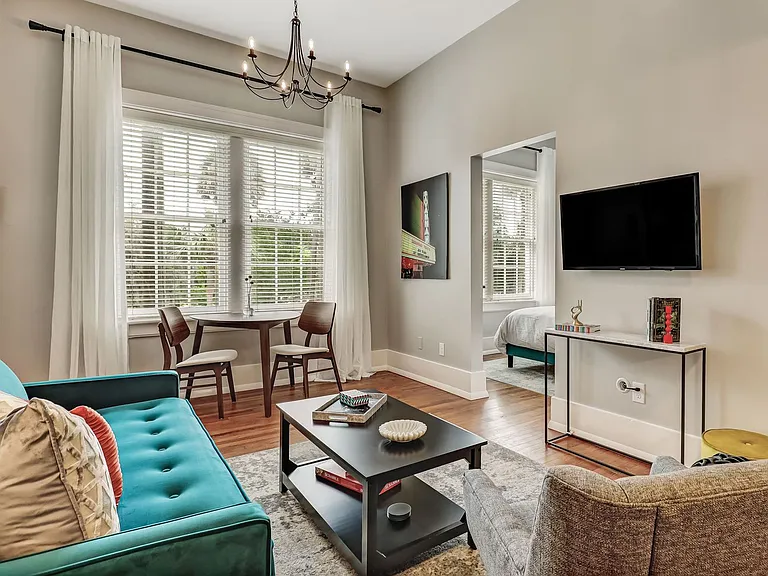 217 Abercorn St #B2 — Photo 3
