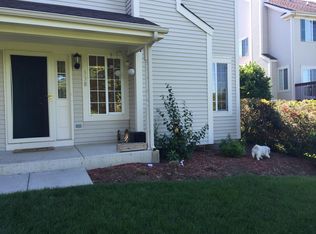 538 Fox Ridge Dr, Fox Lake, IL 60020