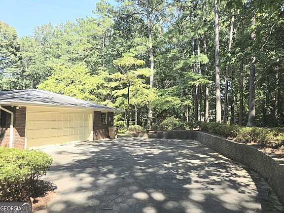 4th image of 65 Cook Ln