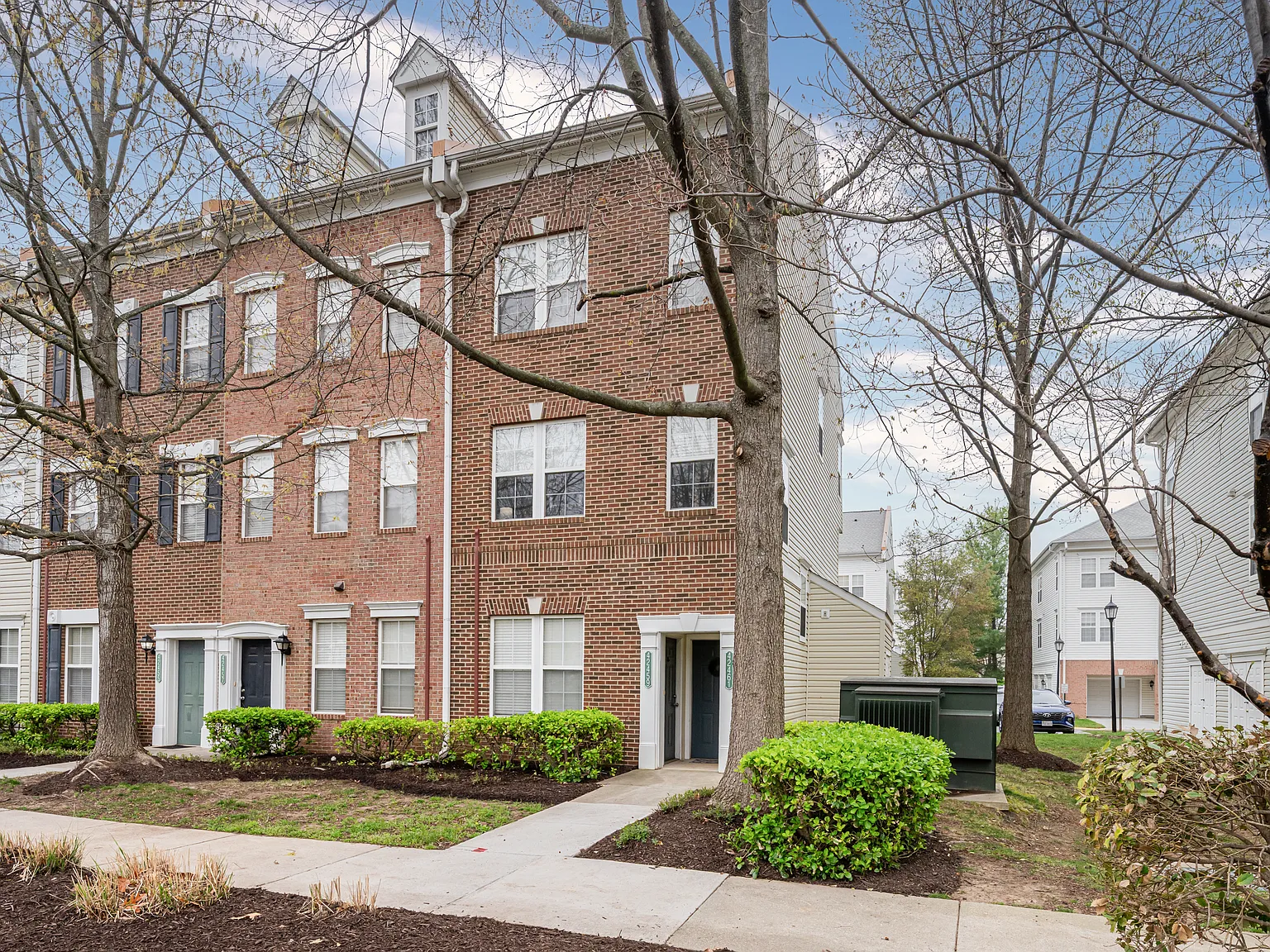 2 bed, 2.5 bath, 1438 sqft, $2,799 — Photo 2