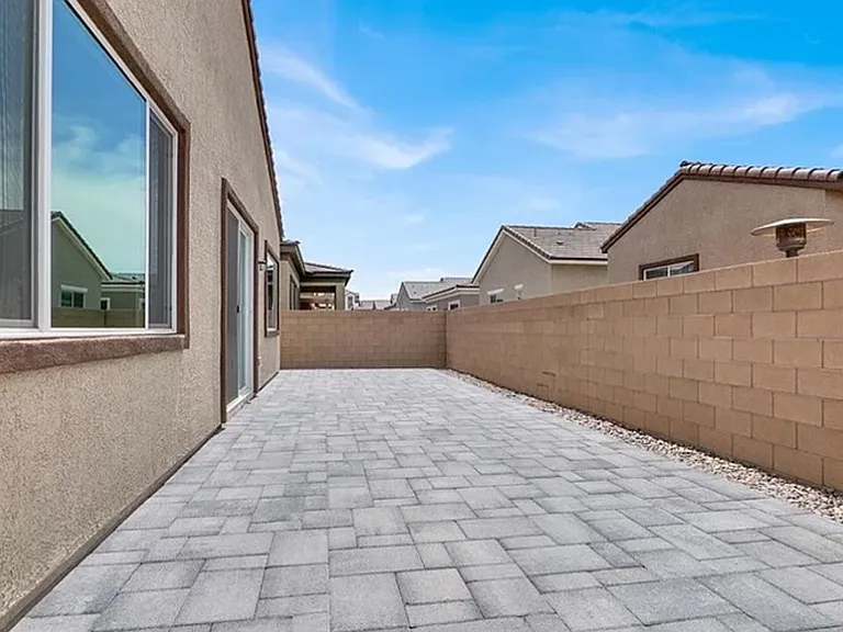 851 Klamath Springs St — Photo 14