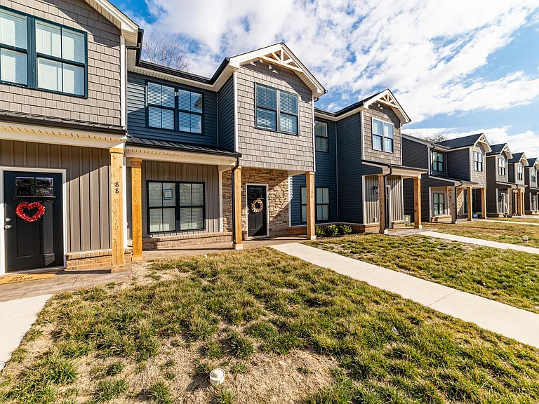 76 Sunburst Villa Dr — Photo 2
