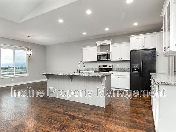 2nd image of 156 W Douglass Dr