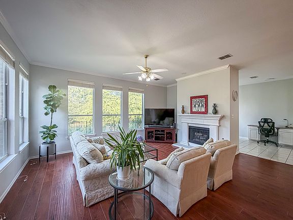 3rd image of 812 Kilbridge Ln