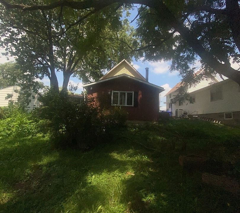 2nd image of 1115 June St