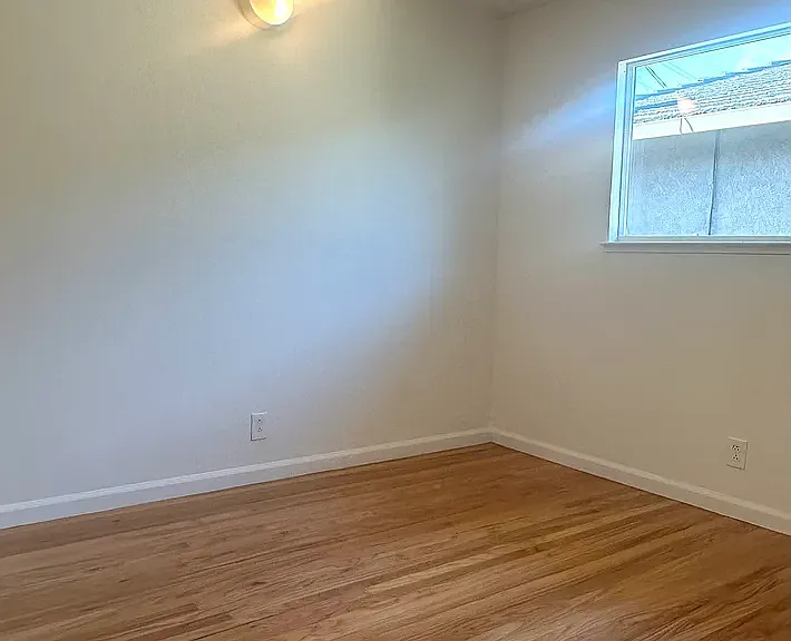 2671 Hawthorne Ave — Photo 20