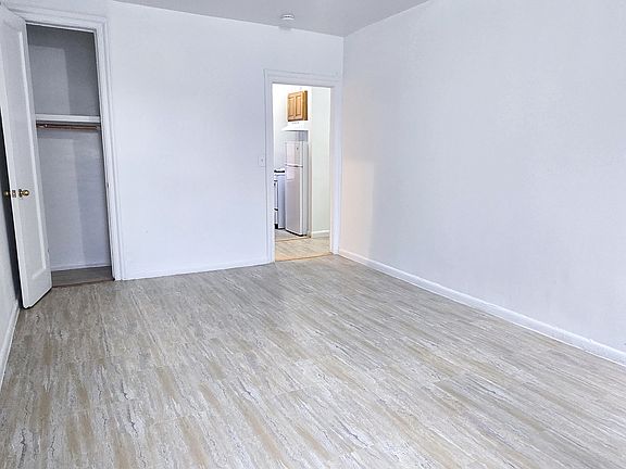 4th image of 721 Walton Ave APT D4