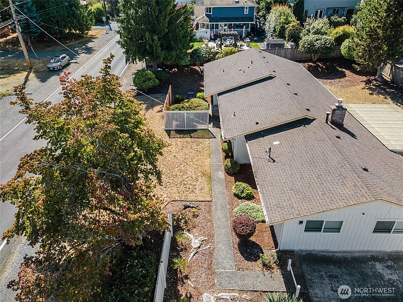2nd image of 2104 SE 7th Street