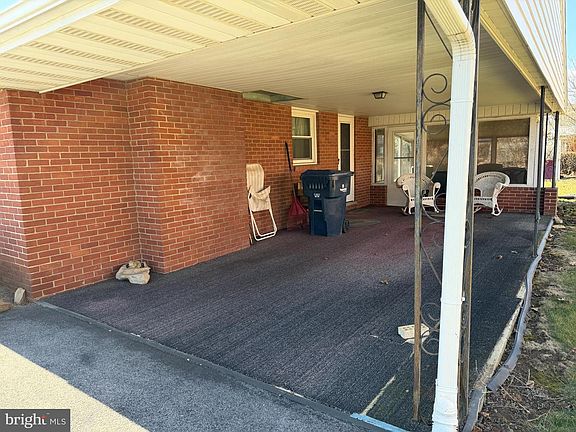 5th image of 207 Pine Dr