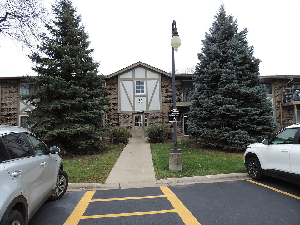1st image of 16W525 Lake Dr #23B-105