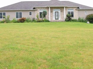 3143 Valley View Ct, Clinton, IA 52732