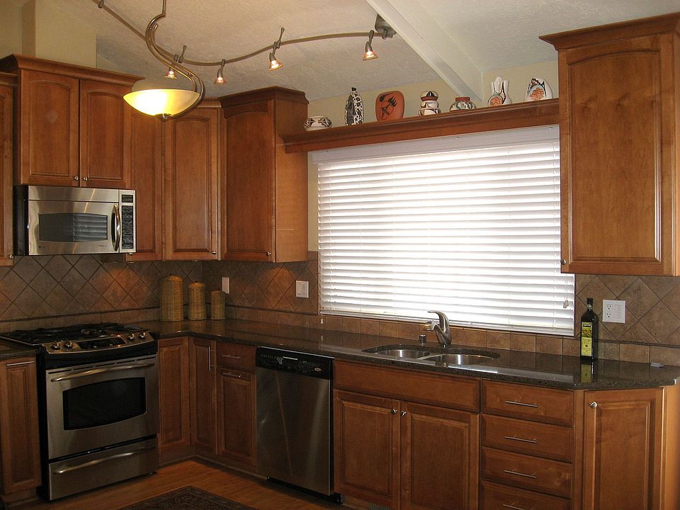 Granite counters, maple cabinets, bamboo floor