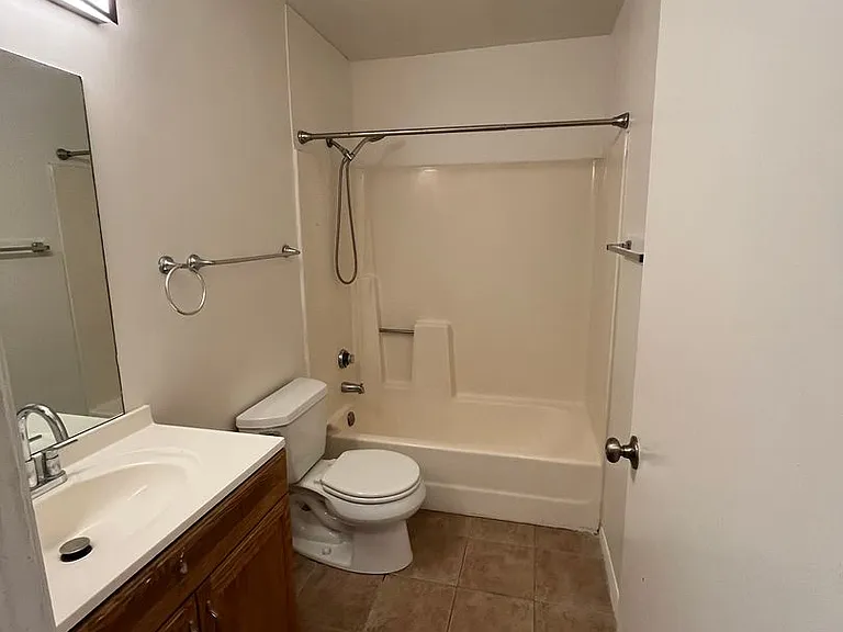 3028 N Corrine Dr — Photo 26